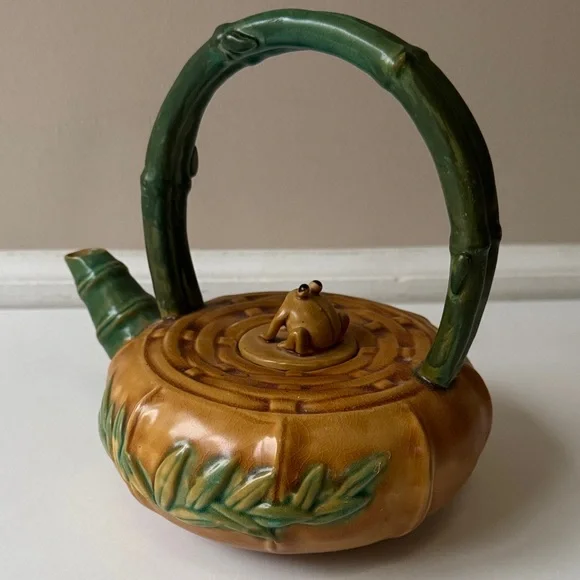 Ceramic Bamboo-Inspired Teapot w/Frog & Handle & 2 cans of The Republic of Tea - Picture 3 of 16